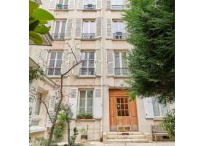 Apartment In The Center Of Paris By Studio Prestige