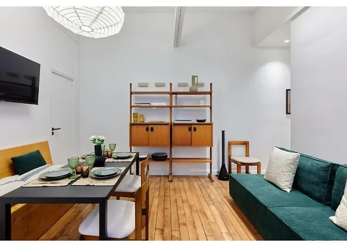 Apartment In The Center Of Paris By Studio Prestige